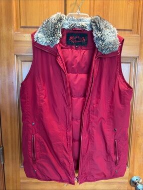 Marcona Red Quilted Puffer Vest with Faux Fur Collar Size Large